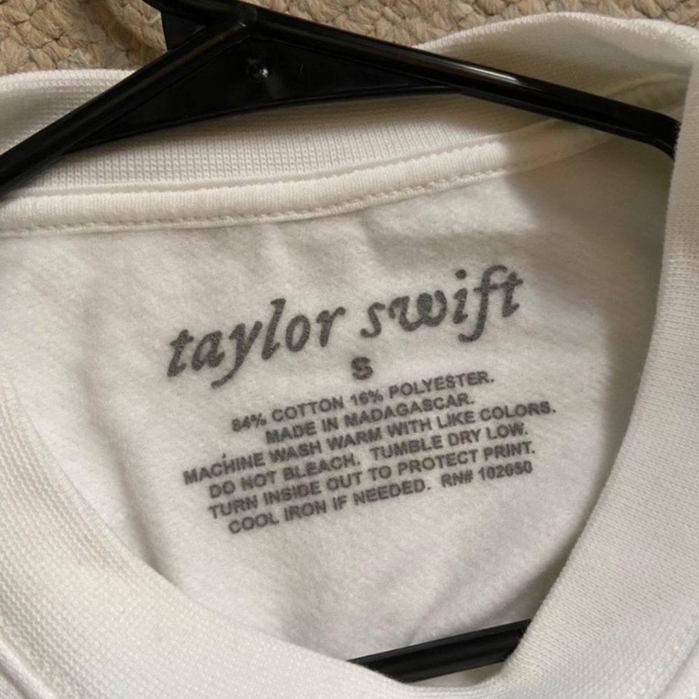 Taylor Swift “The Cliffside” Pullover